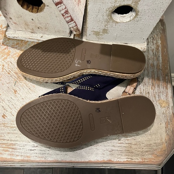 Aerosoles Size 10 Navy and Tan Gold Studded Sandals - Picture 7 of 8